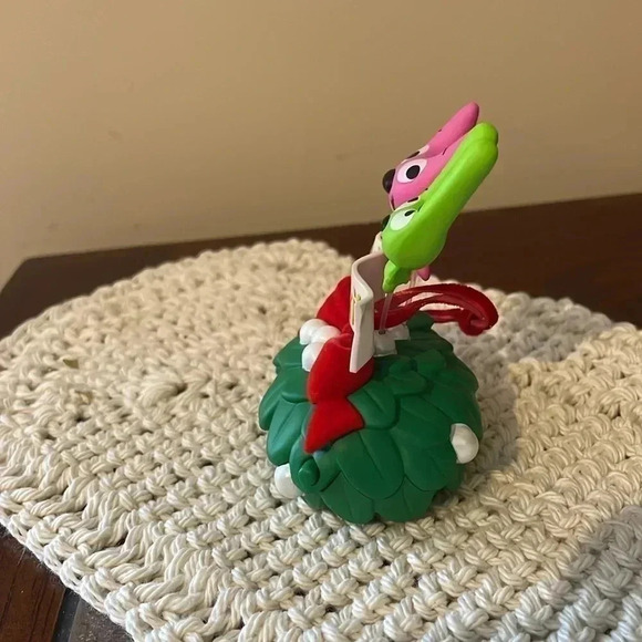 Hoops&Yoyo Hallmark Keepsake Ornament - Picture 5 of 11